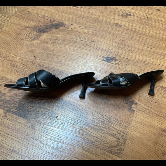 BRAND NEW black strappy heels - Picture 4 of 4